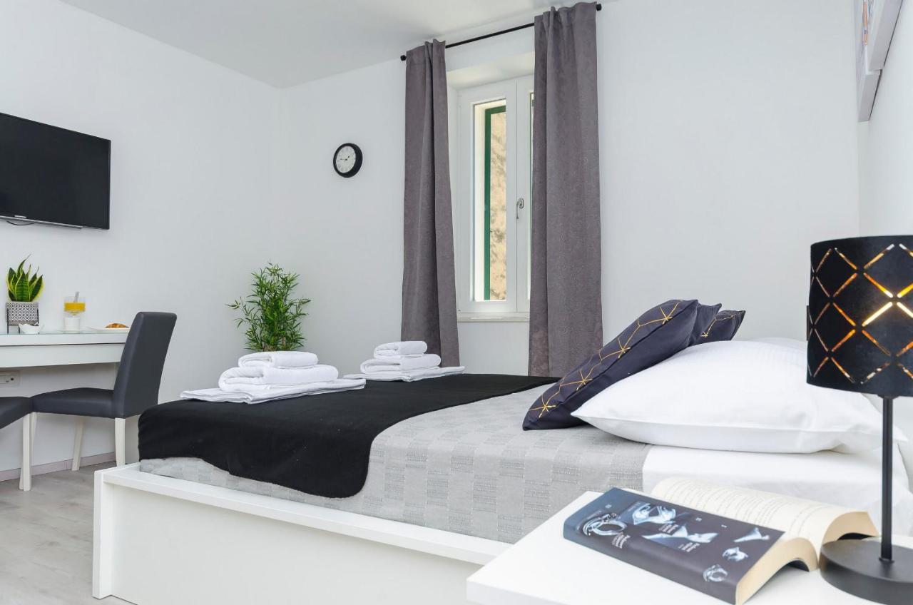 Apartments And Rooms Adriatic Suites Šibenik Eksteriør bilde