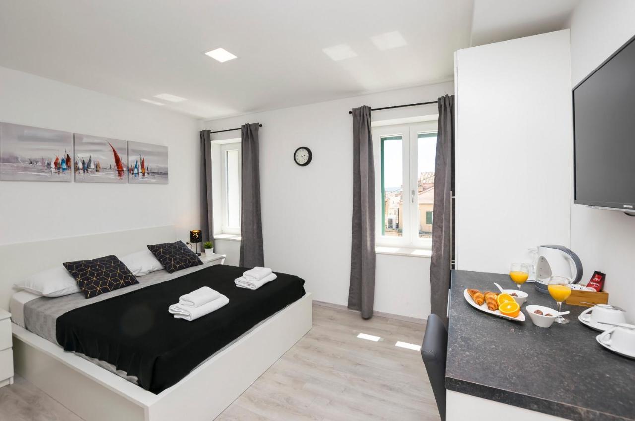 Apartments And Rooms Adriatic Suites Šibenik Eksteriør bilde