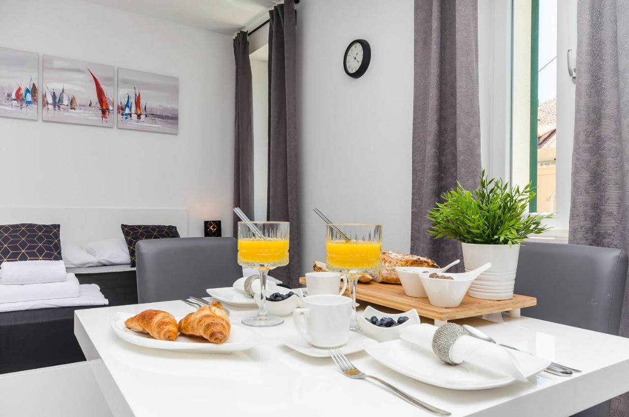 Apartments And Rooms Adriatic Suites Šibenik Eksteriør bilde