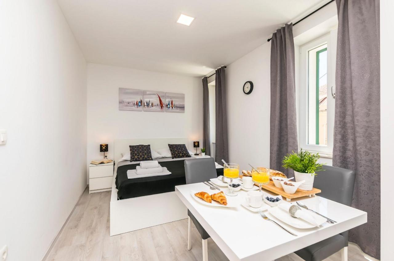 Apartments And Rooms Adriatic Suites Šibenik Eksteriør bilde