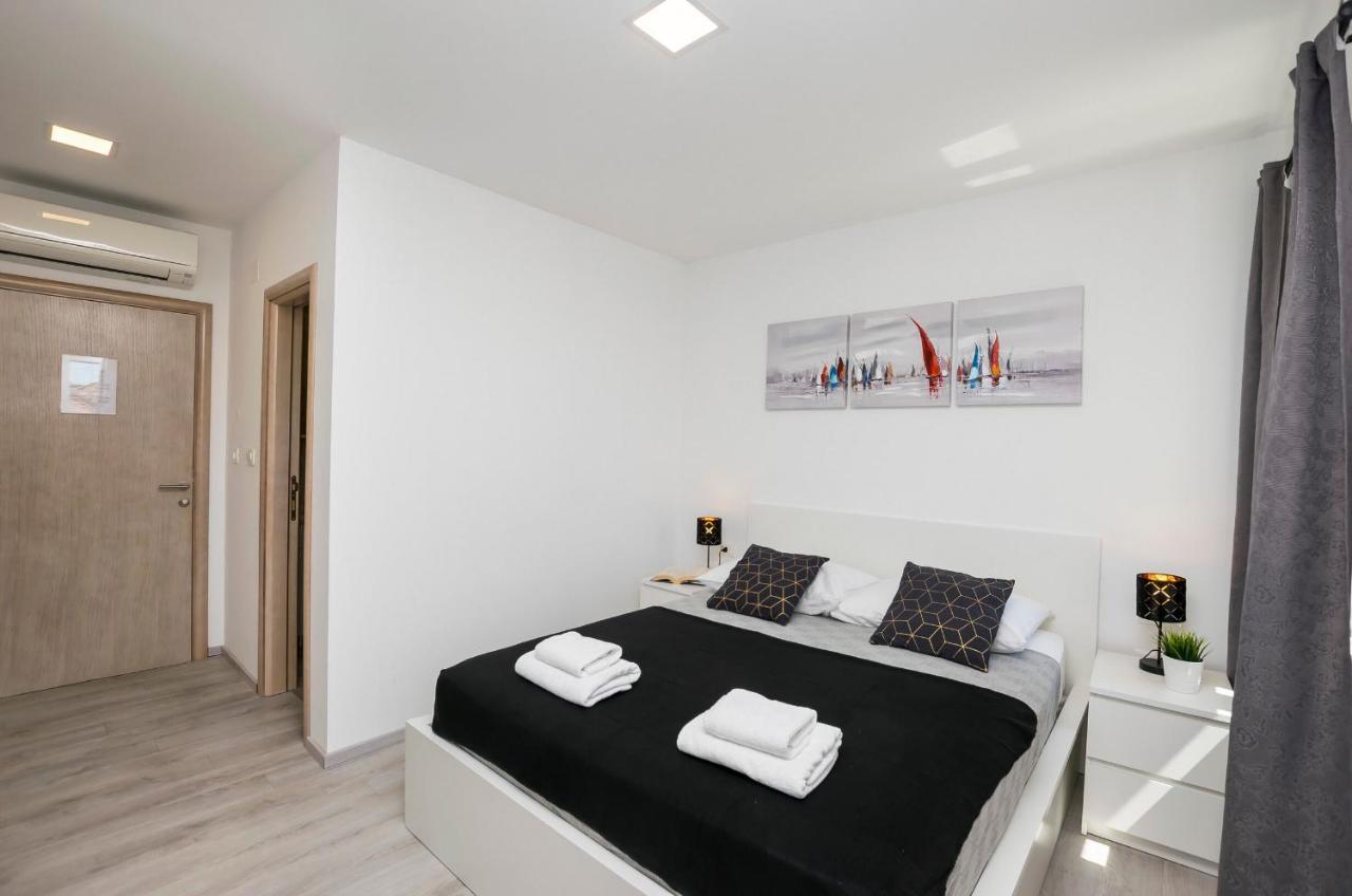 Apartments And Rooms Adriatic Suites Šibenik Eksteriør bilde