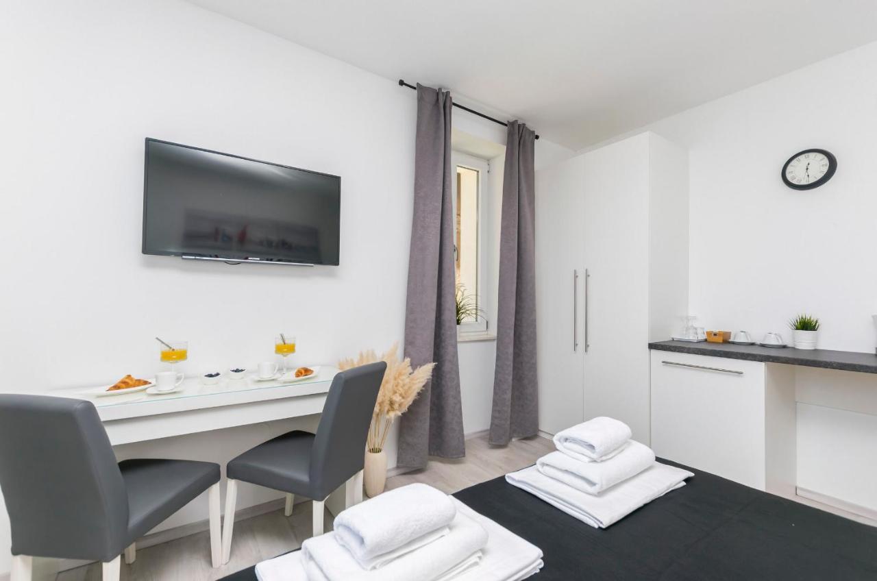 Apartments And Rooms Adriatic Suites Šibenik Eksteriør bilde