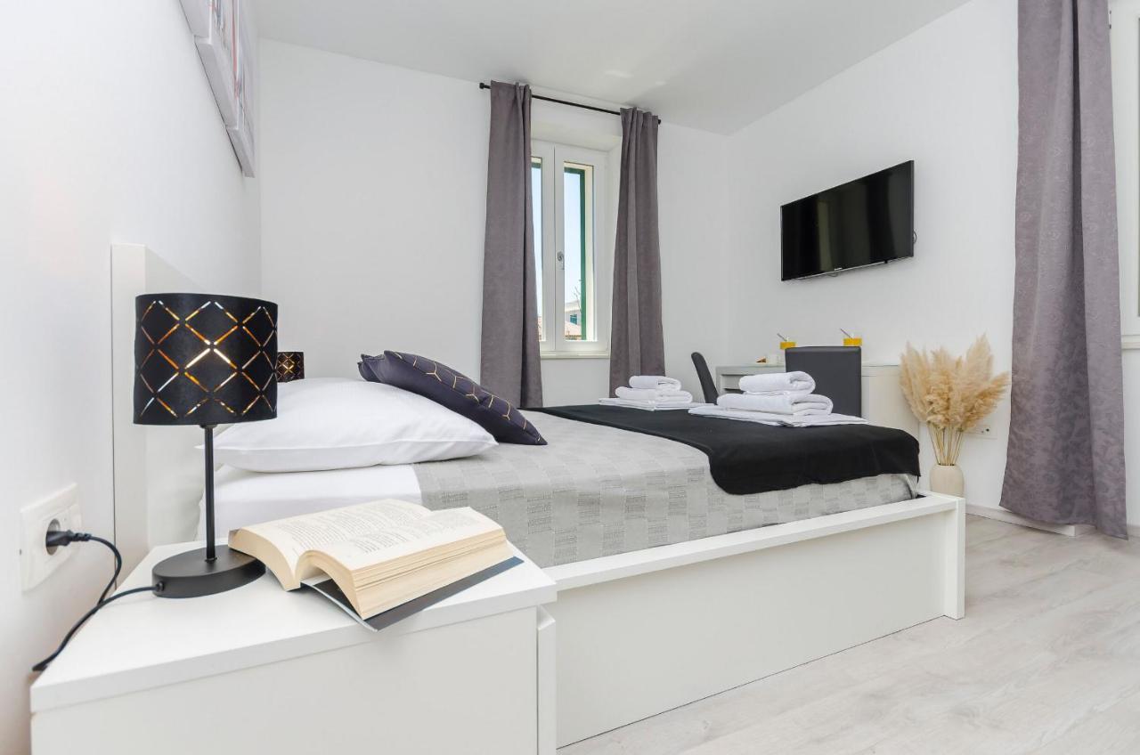 Apartments And Rooms Adriatic Suites Šibenik Eksteriør bilde